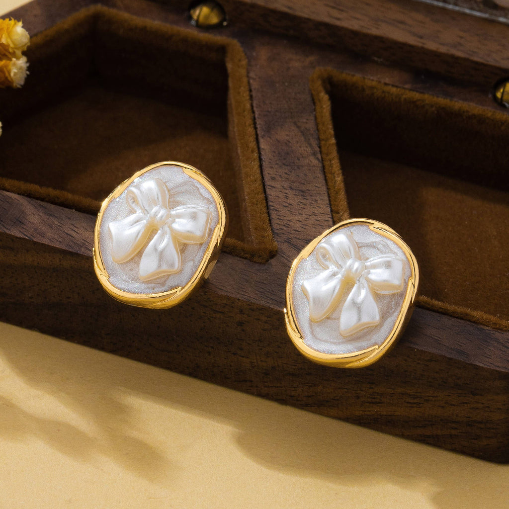 Vintage Pearlized Bow Button Stud Earrings | 80E63089: GOLD