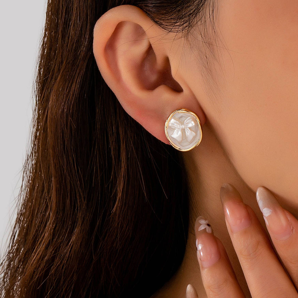 Vintage Pearlized Bow Button Stud Earrings | 80E63089: GOLD