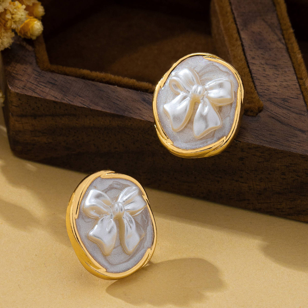 Vintage Pearlized Bow Button Stud Earrings | 80E63089: GOLD